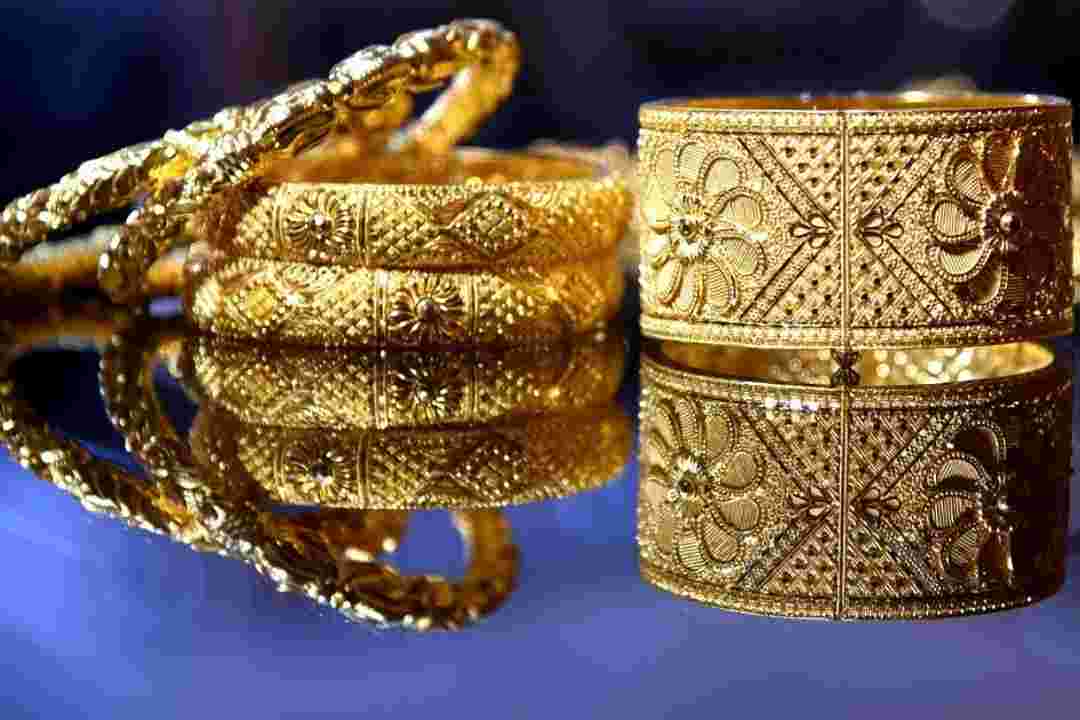 Gold Rate Today in Bangalore on Dec 01 Gold Prices down, Silver Prices